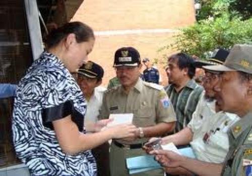 Catatan Sipil Bangli Dipadati Pemohon Akta Kelahiran