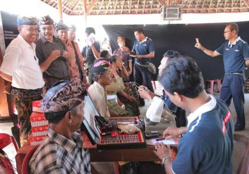 Gerakan Pembangunan Desa Sistim Gotong Royong di Desa Bunutin Bangli