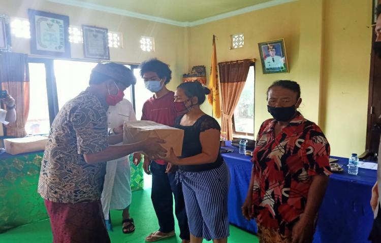 Berbagi dengan Nyame Anyar