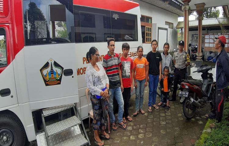 Pelayanan Jemput Bola Rekam Cetak di Desa Pengotan