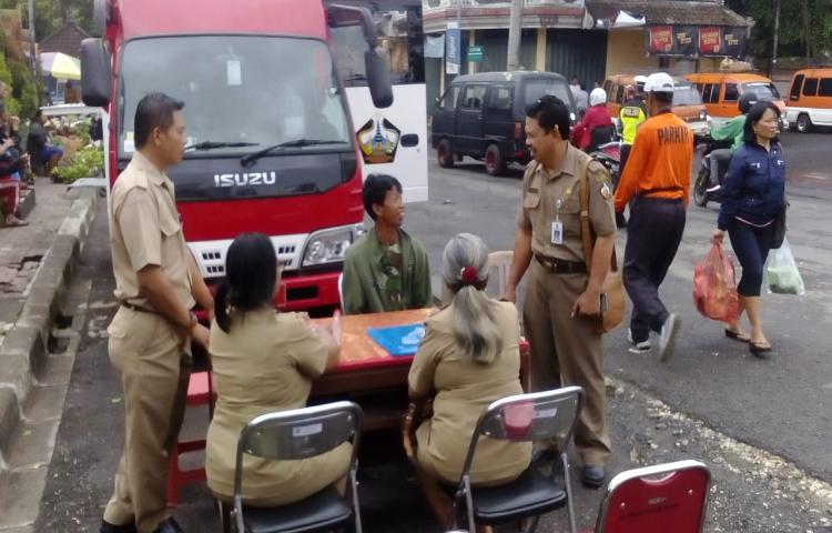 Pelayanan Keliling Perekaman KTPel Goes to Pasar